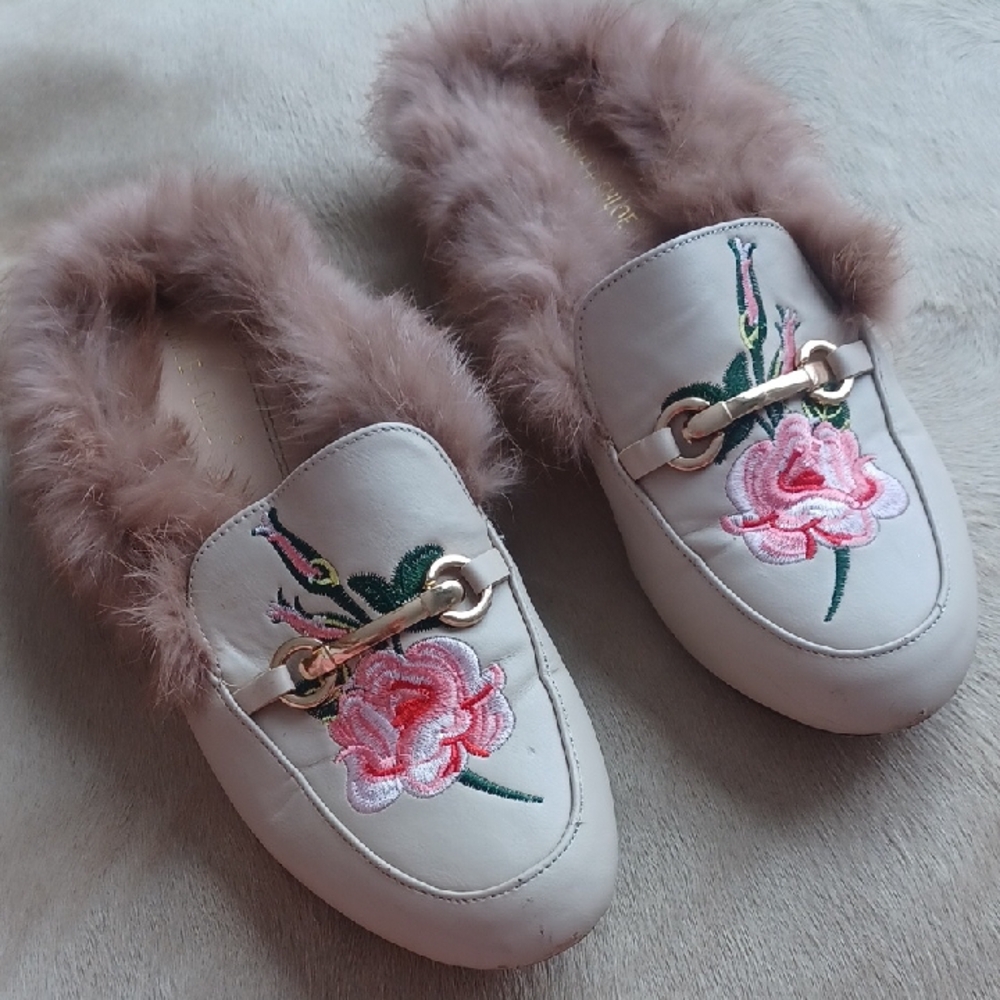Chase + Chloe Real Fur Sandals